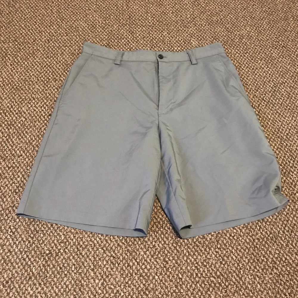 IZOD Performance Shorts 32 waist Like new